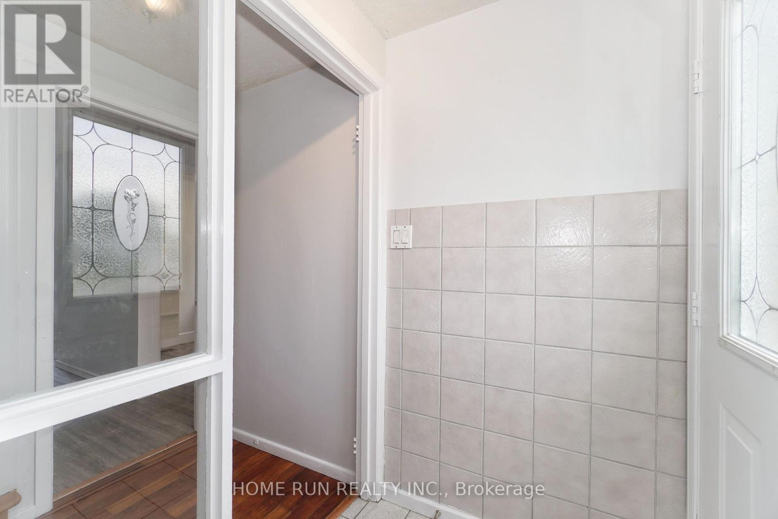 1292 Meadowlands Drive E, Ottawa, Ontario  K2E 6K5 - Photo 2 - X12524416