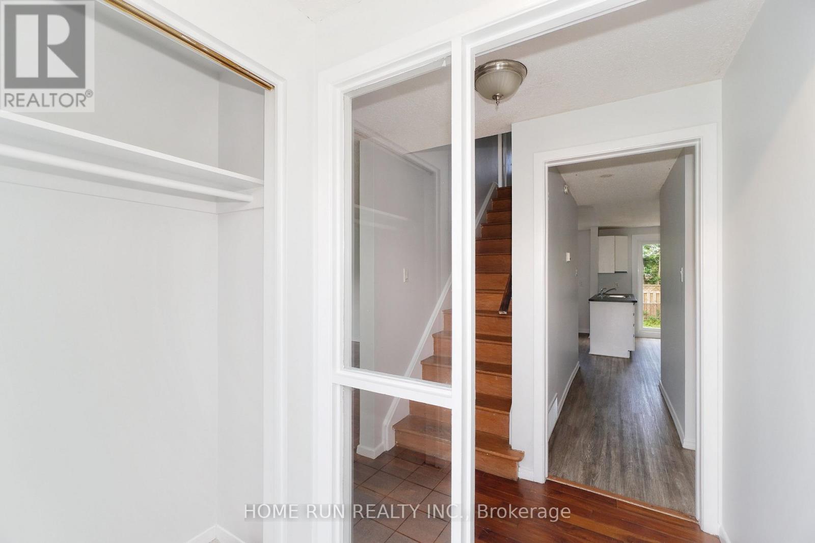 1292 Meadowlands Drive E, Ottawa, Ontario  K2E 6K5 - Photo 3 - X12524416