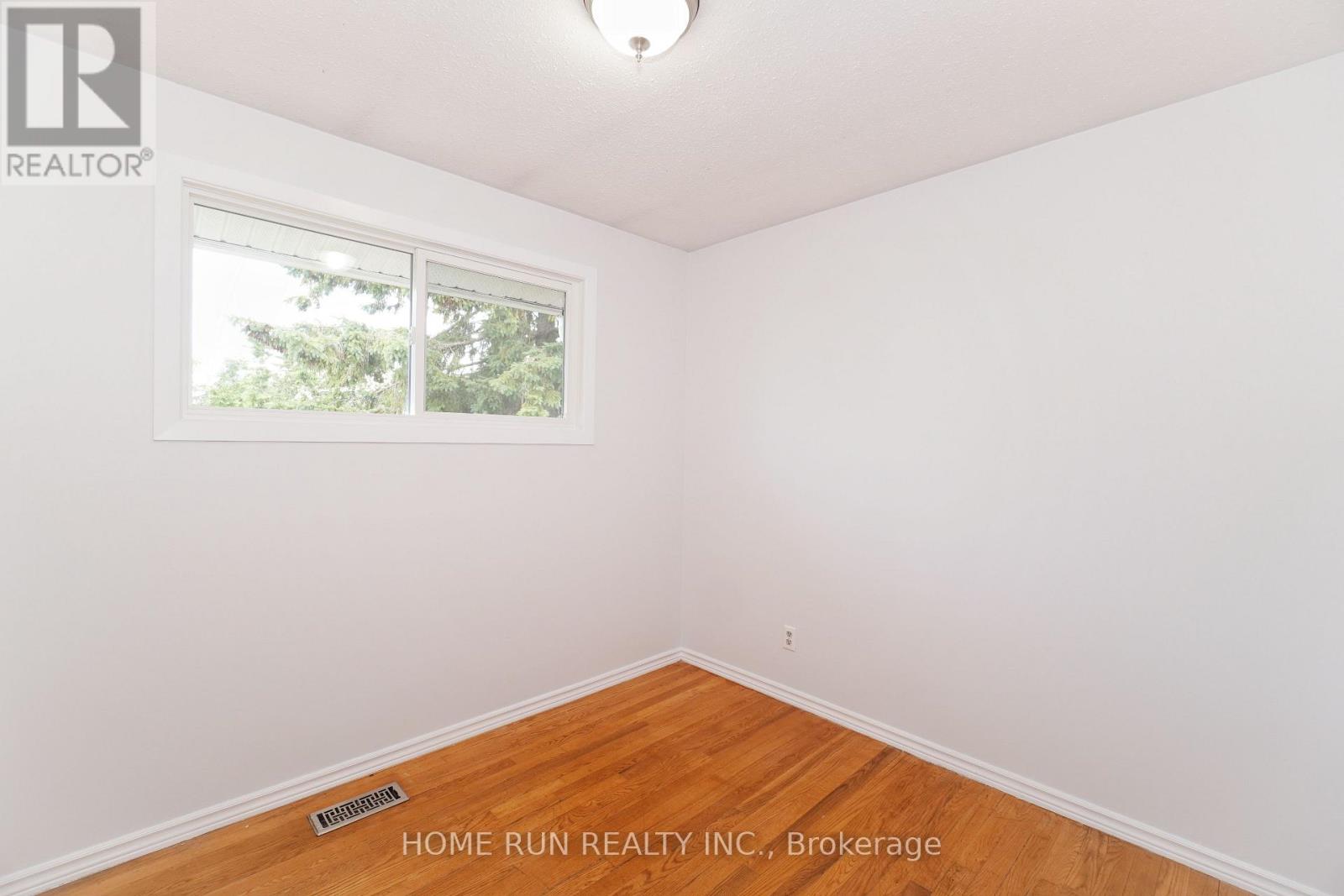 1292 Meadowlands Drive E, Ottawa, Ontario  K2E 6K5 - Photo 34 - X12524416