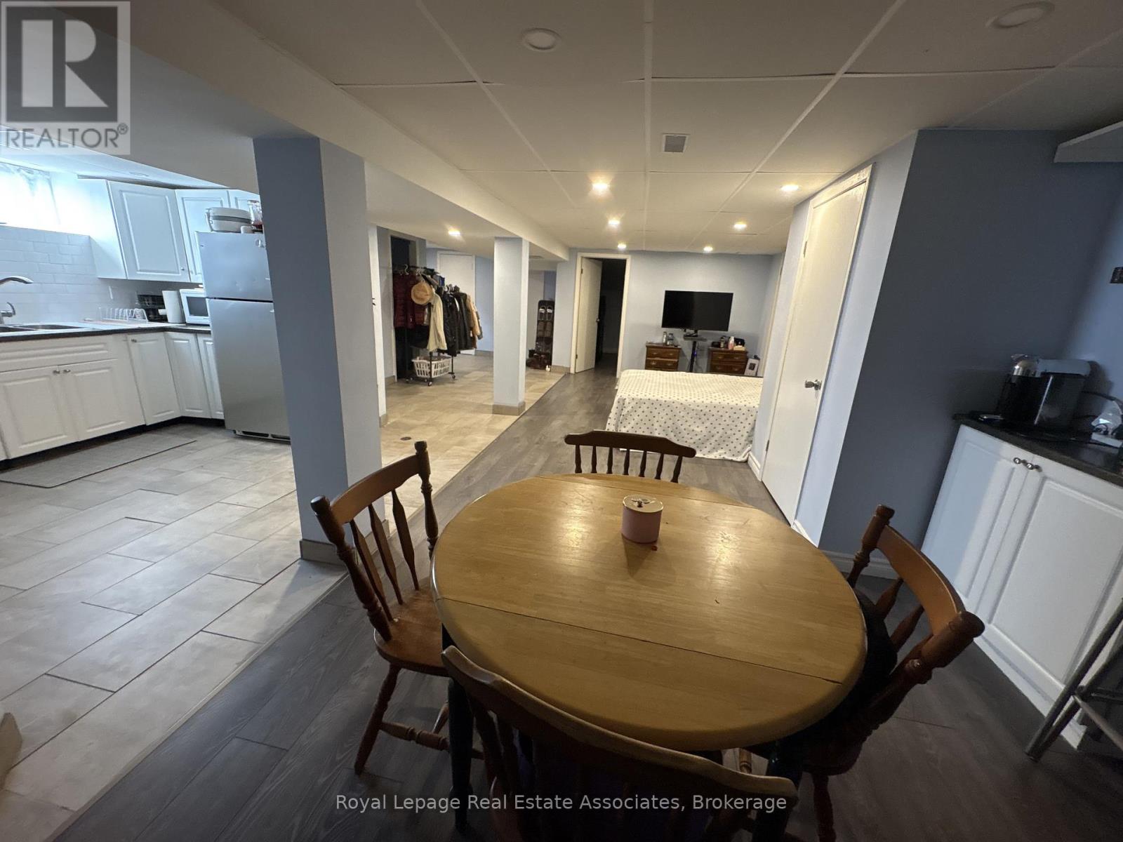 33 Laird Drive, St. Catharines, Ontario  L2P 3E3 - Photo 14 - X12524308