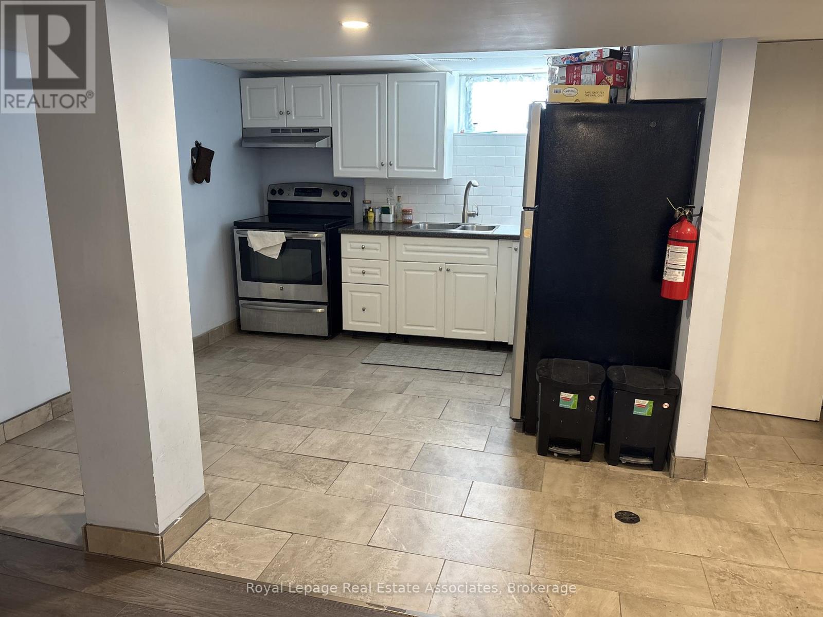 33 Laird Drive, St. Catharines, Ontario  L2P 3E3 - Photo 15 - X12524308