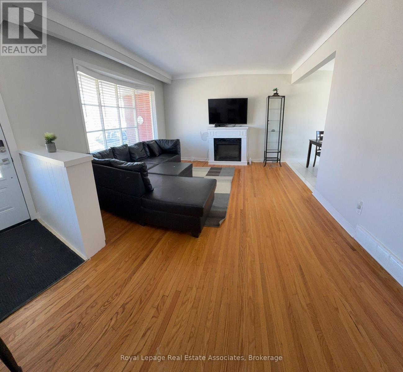 33 Laird Drive, St. Catharines, Ontario  L2P 3E3 - Photo 2 - X12524308