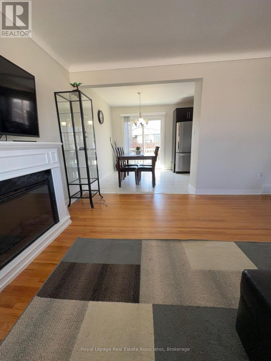 33 Laird Drive, St. Catharines, Ontario  L2P 3E3 - Photo 3 - X12524308