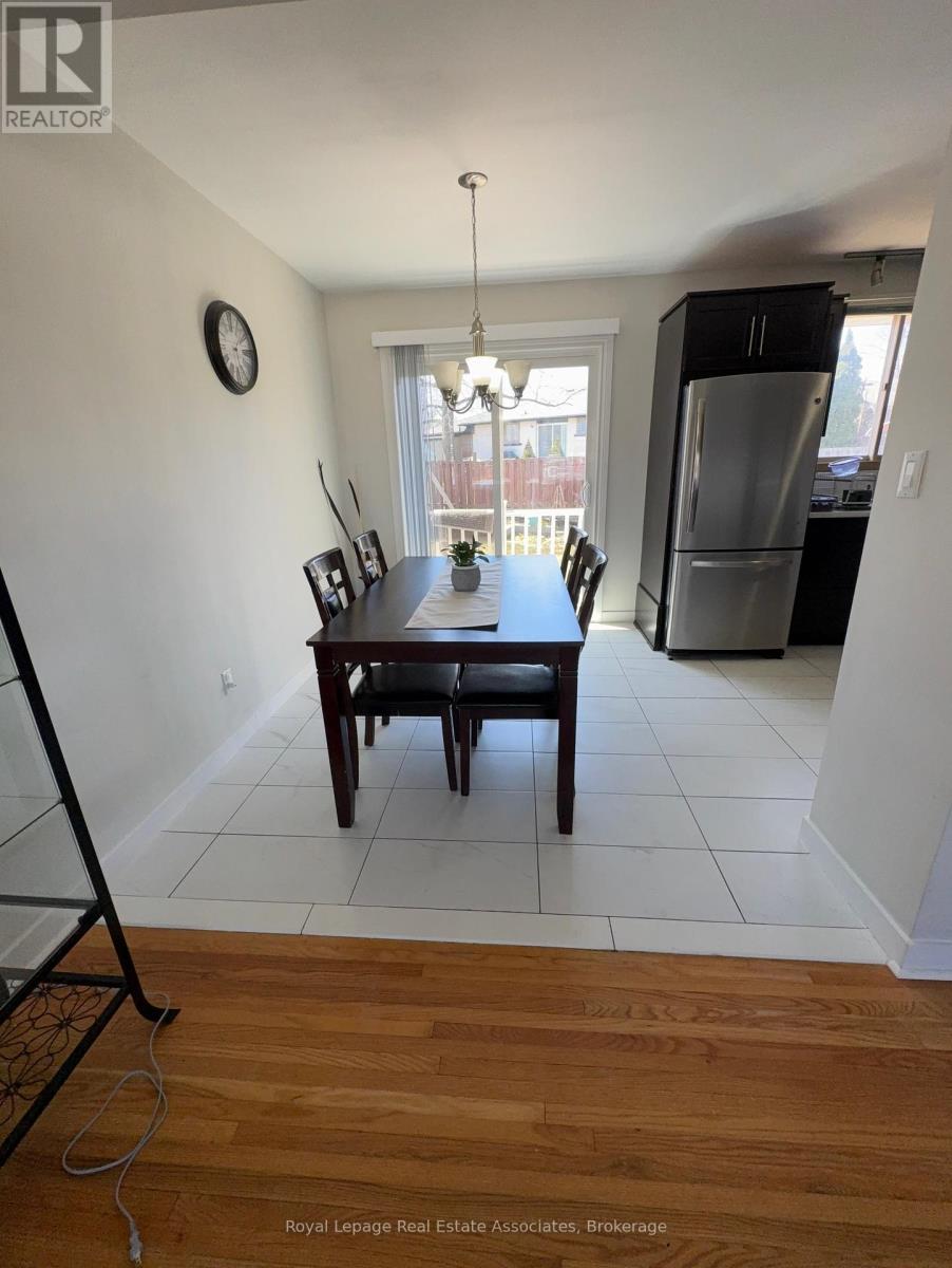 33 Laird Drive, St. Catharines, Ontario  L2P 3E3 - Photo 5 - X12524308