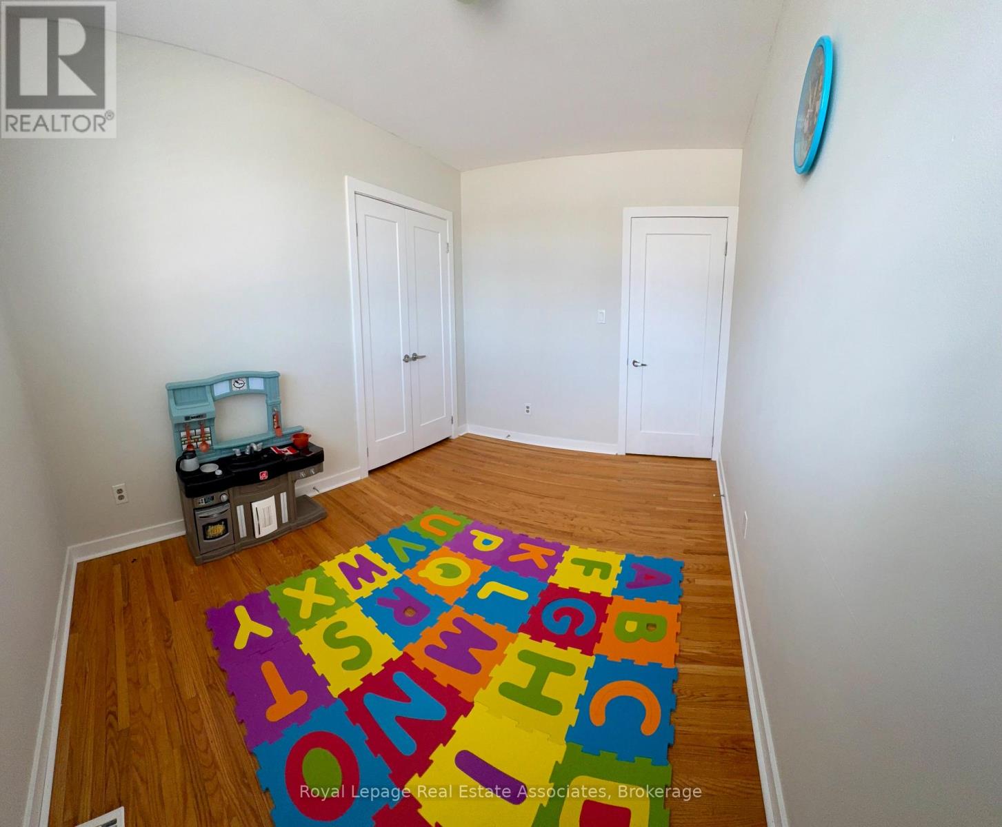 33 Laird Drive, St. Catharines, Ontario  L2P 3E3 - Photo 9 - X12524308