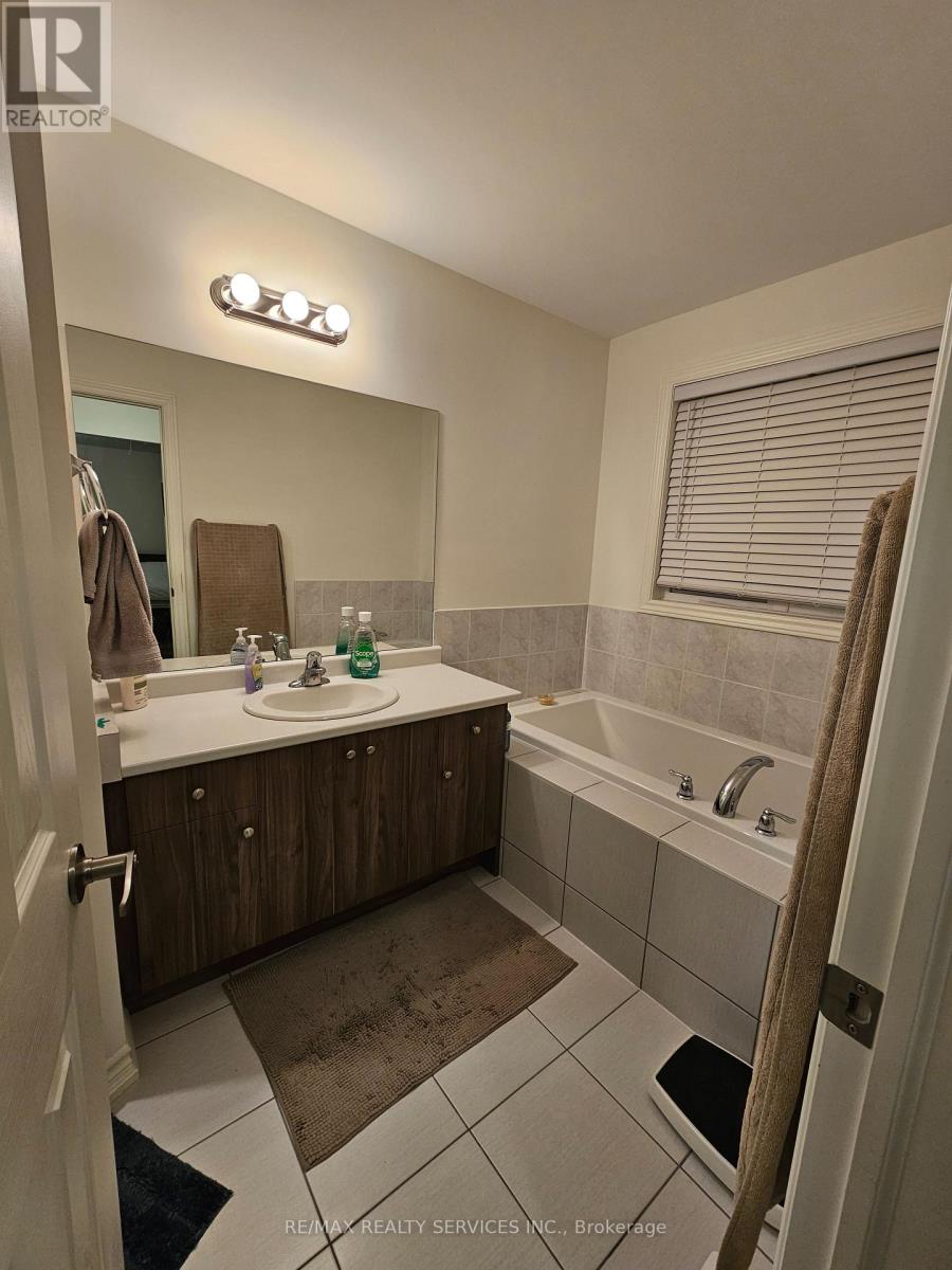 1226 Plato Drive, Fort Erie, Ontario L2A 0C7 - Photo 16 - X12524310