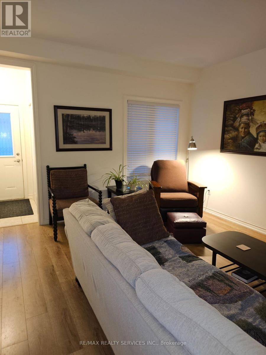 1226 Plato Drive, Fort Erie, Ontario L2A 0C7 - Photo 2 - X12524310