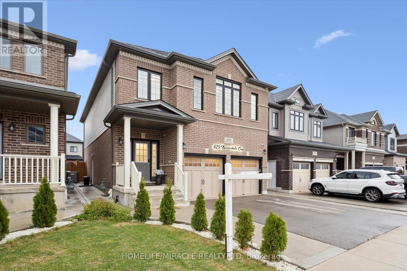 629 Florencedale Crescent W, Kitchener, Ontario  N2R 0N4 - Photo 2 - X12524324