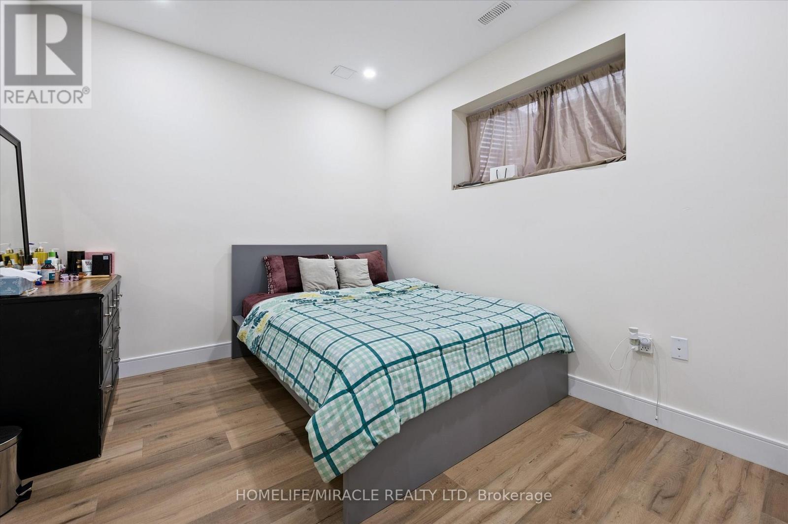 629 Florencedale Crescent W, Kitchener, Ontario  N2R 0N4 - Photo 31 - X12524324