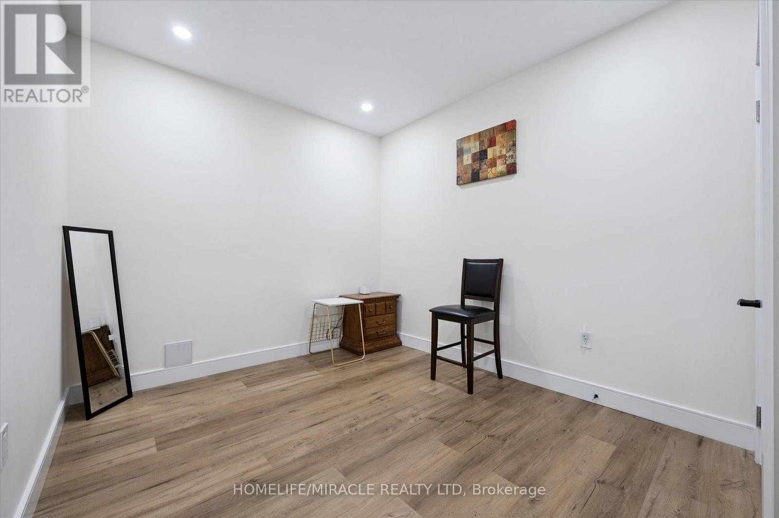 629 Florencedale Crescent W, Kitchener, Ontario  N2R 0N4 - Photo 32 - X12524324