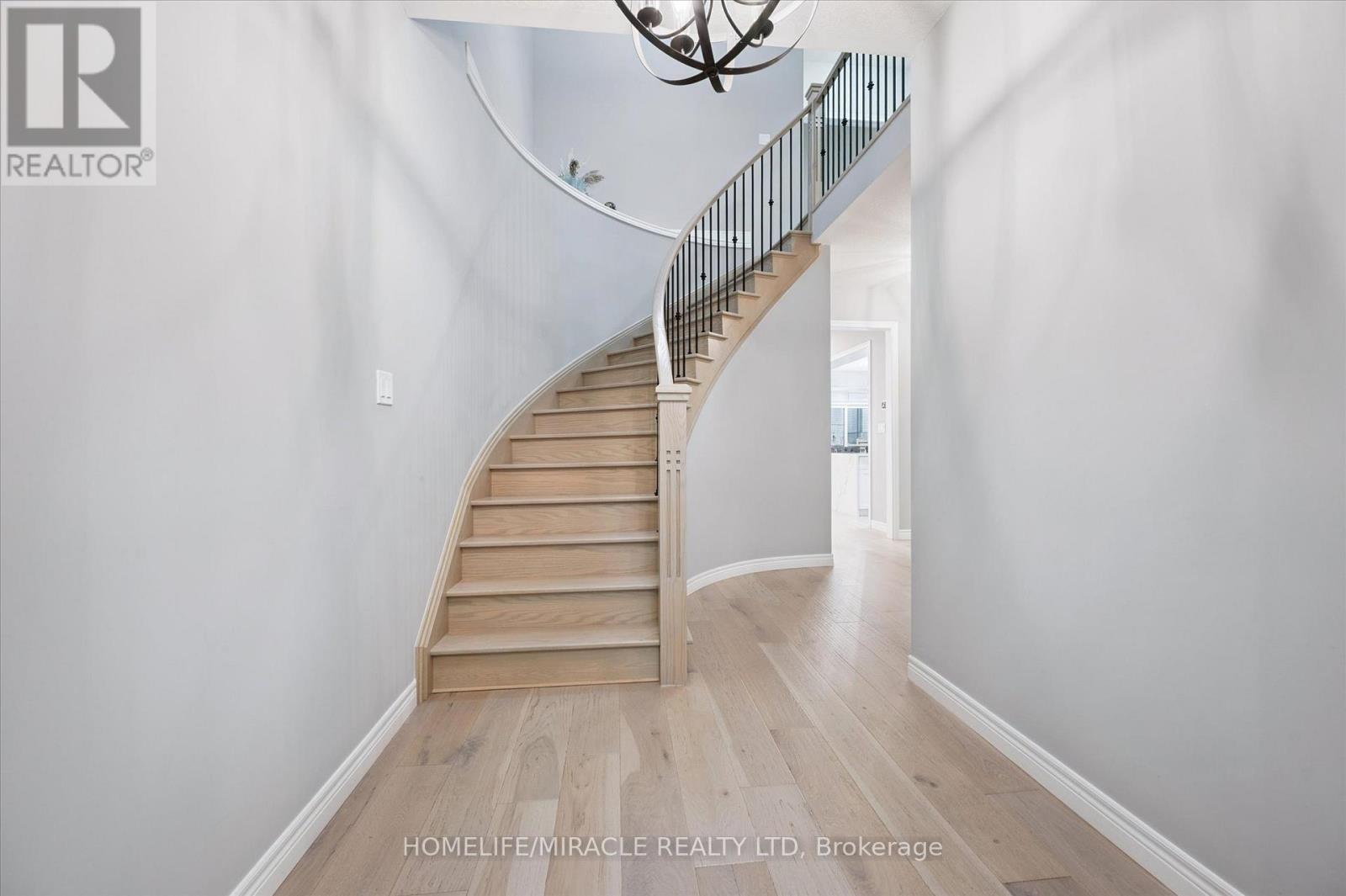 629 Florencedale Crescent W, Kitchener, Ontario  N2R 0N4 - Photo 4 - X12524324