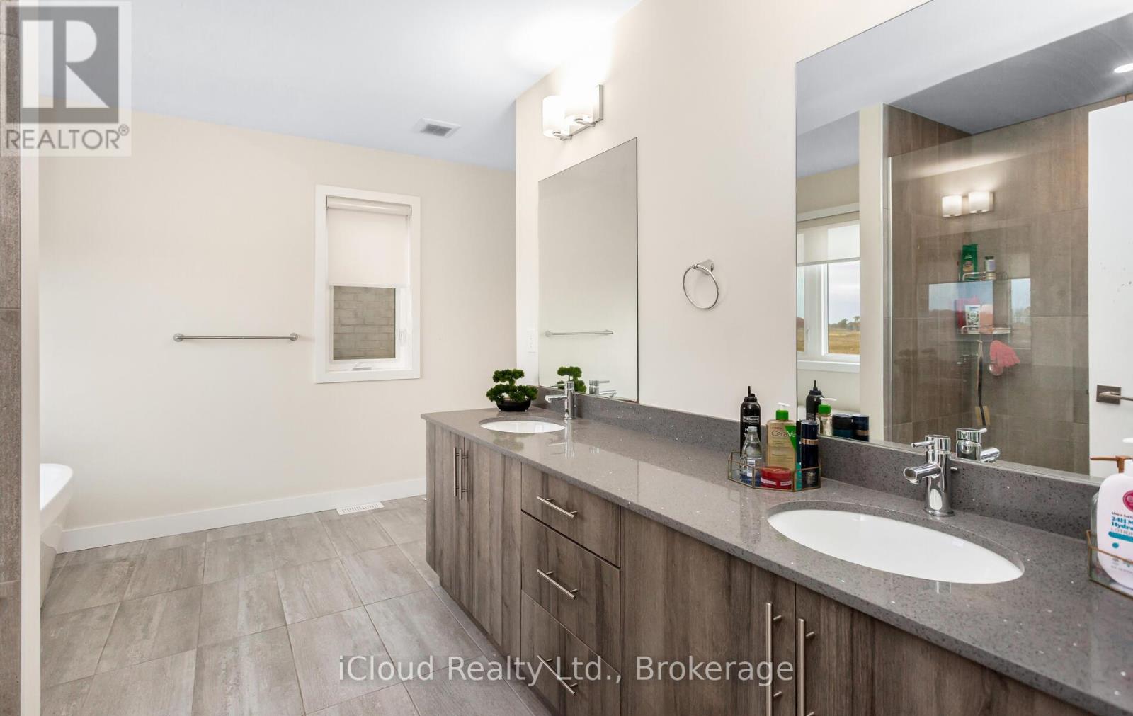 120 Bedrock Drive, Hamilton, Ontario  L8J 0K6 - Photo 21 - X12524344