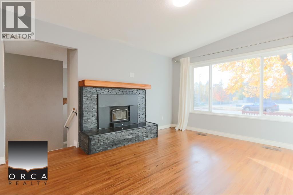 1932 Jones Avenue, North Vancouver, British Columbia  V7M 2W5 - Photo 3 - R3065858