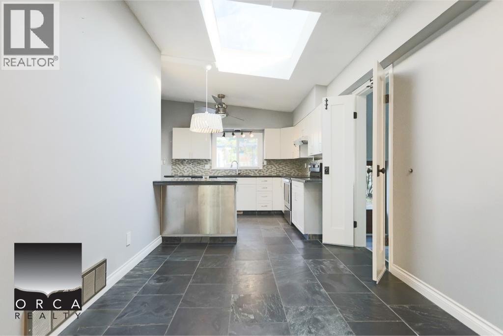 1932 Jones Avenue, North Vancouver, British Columbia  V7M 2W5 - Photo 4 - R3065858