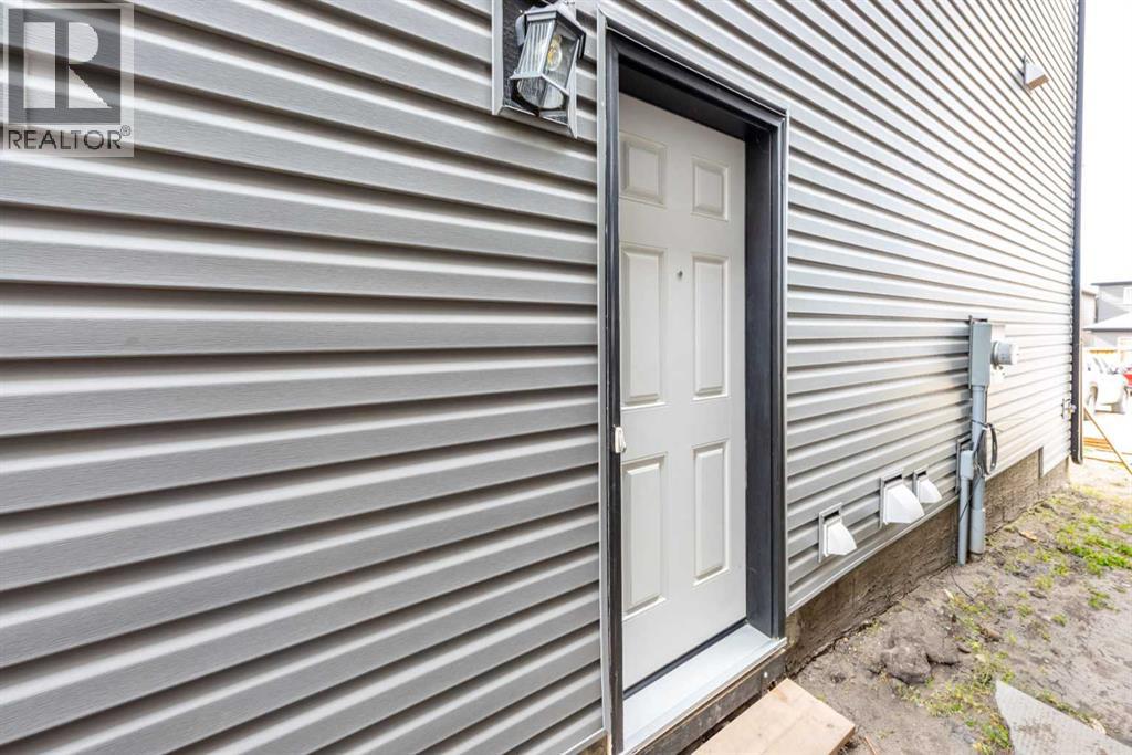 138 Legacy Reach Common Se, Calgary, Alberta  T2X 4G9 - Photo 3 - A2261844