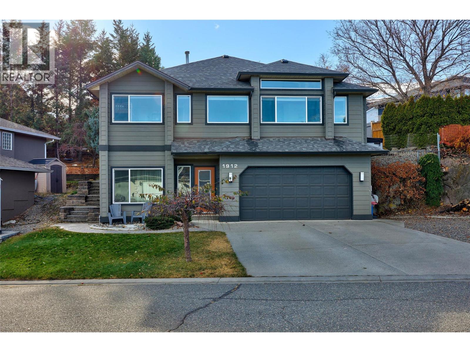 1912 THE PINNACLES, kamloops, British Columbia