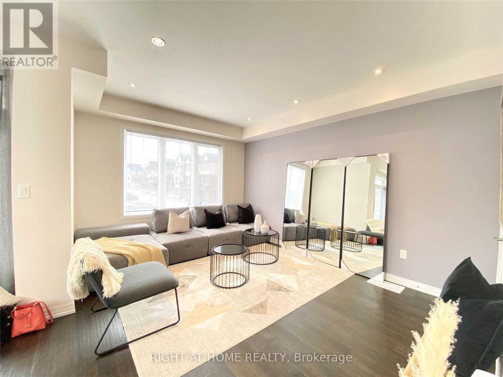 42 FARLEY LANE, Hamilton, Ontario