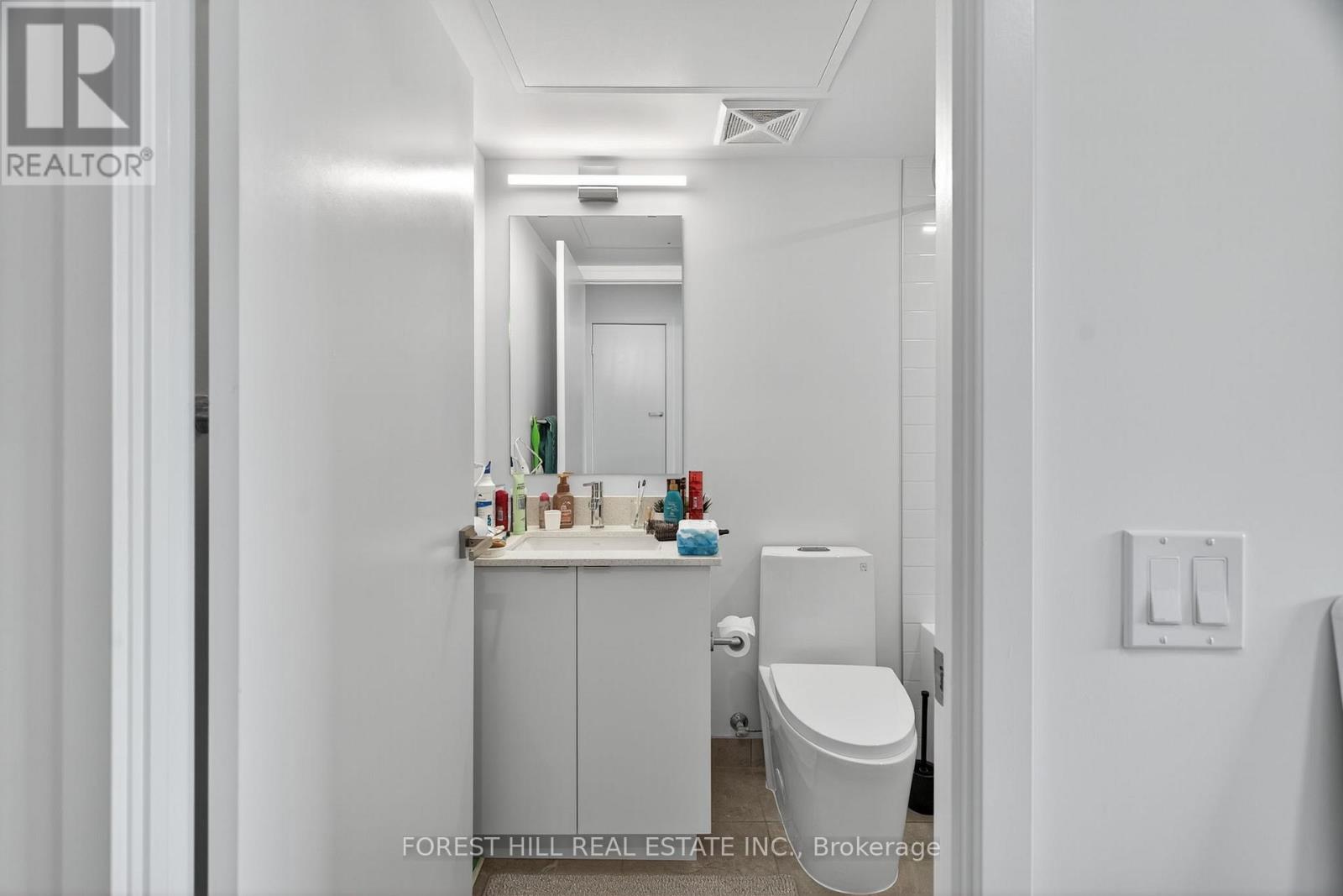 1204 - 30 Tretti Way, Toronto, Ontario  M3H 0E3 - Photo 3 - C12524420