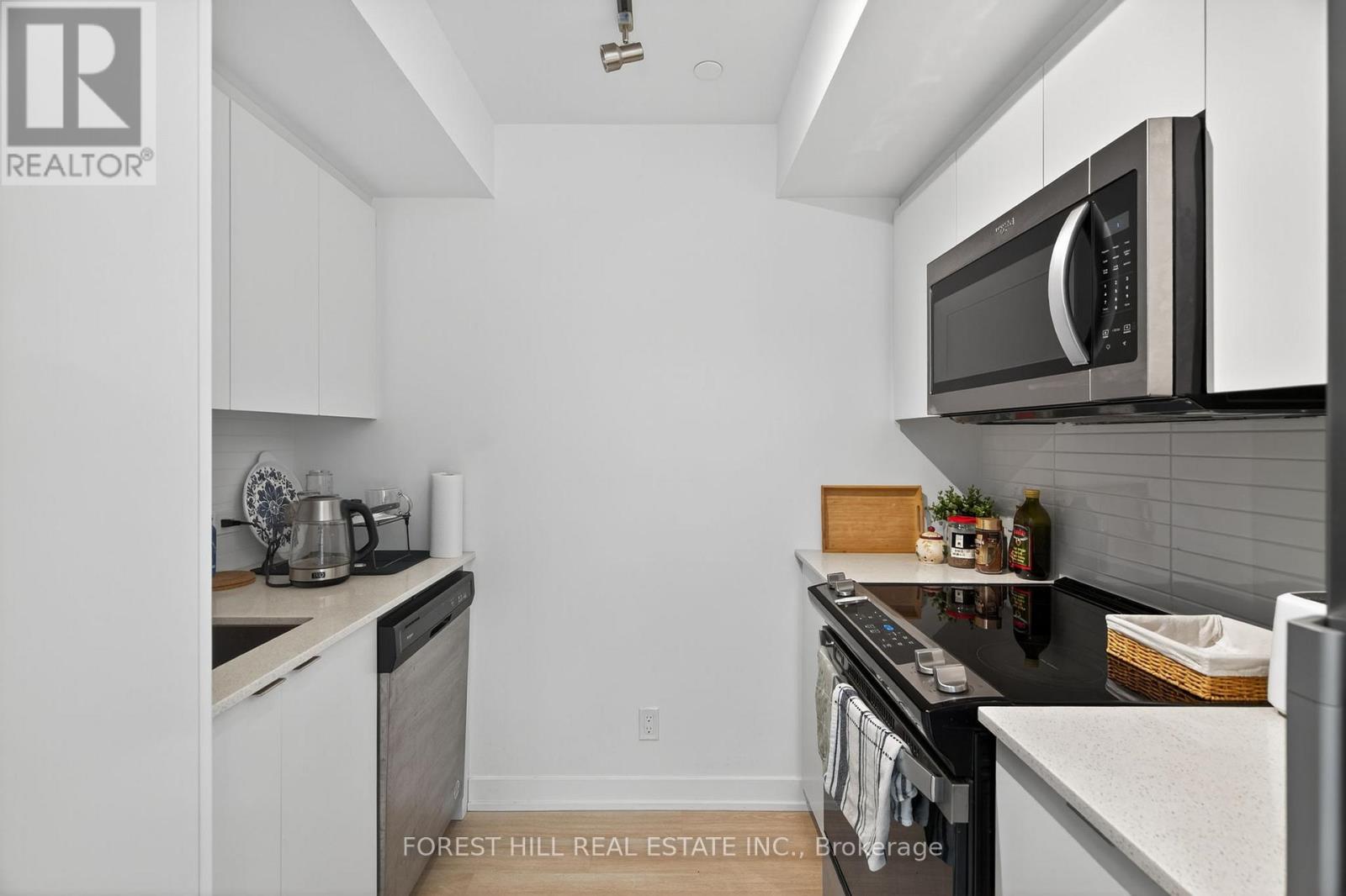 1204 - 30 Tretti Way, Toronto, Ontario  M3H 0E3 - Photo 8 - C12524420