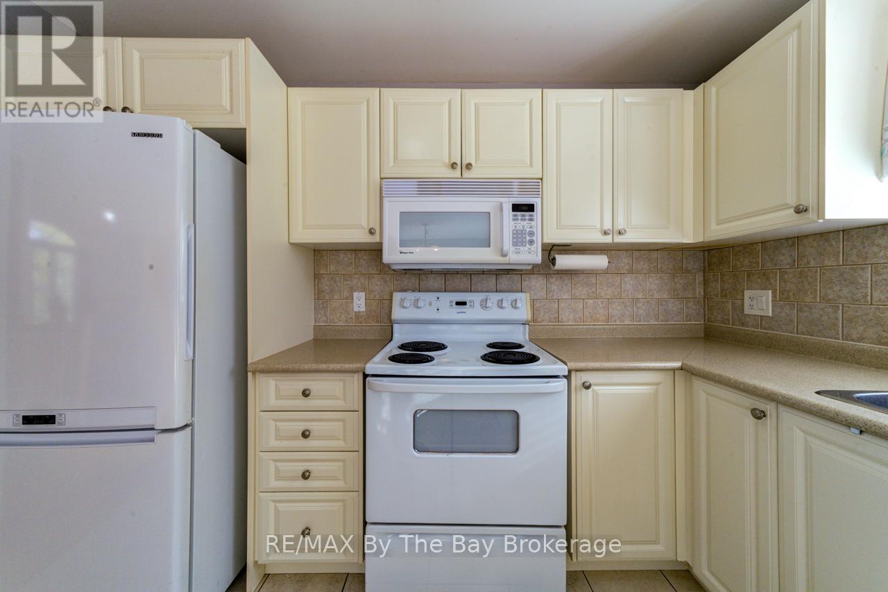 45 William Avenue, Wasaga Beach, Ontario  L9Z 2X3 - Photo 12 - S12524496