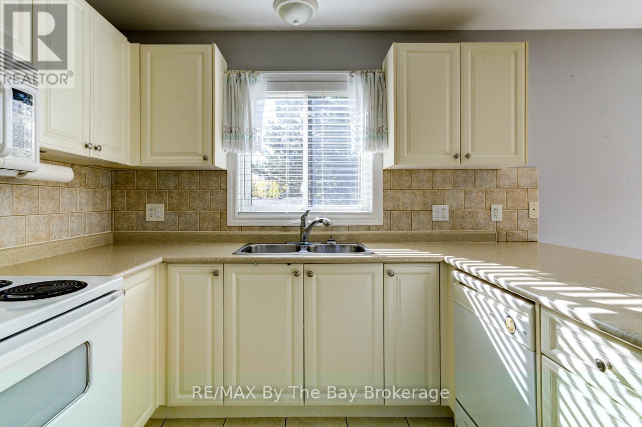 45 William Avenue, Wasaga Beach, Ontario  L9Z 2X3 - Photo 13 - S12524496