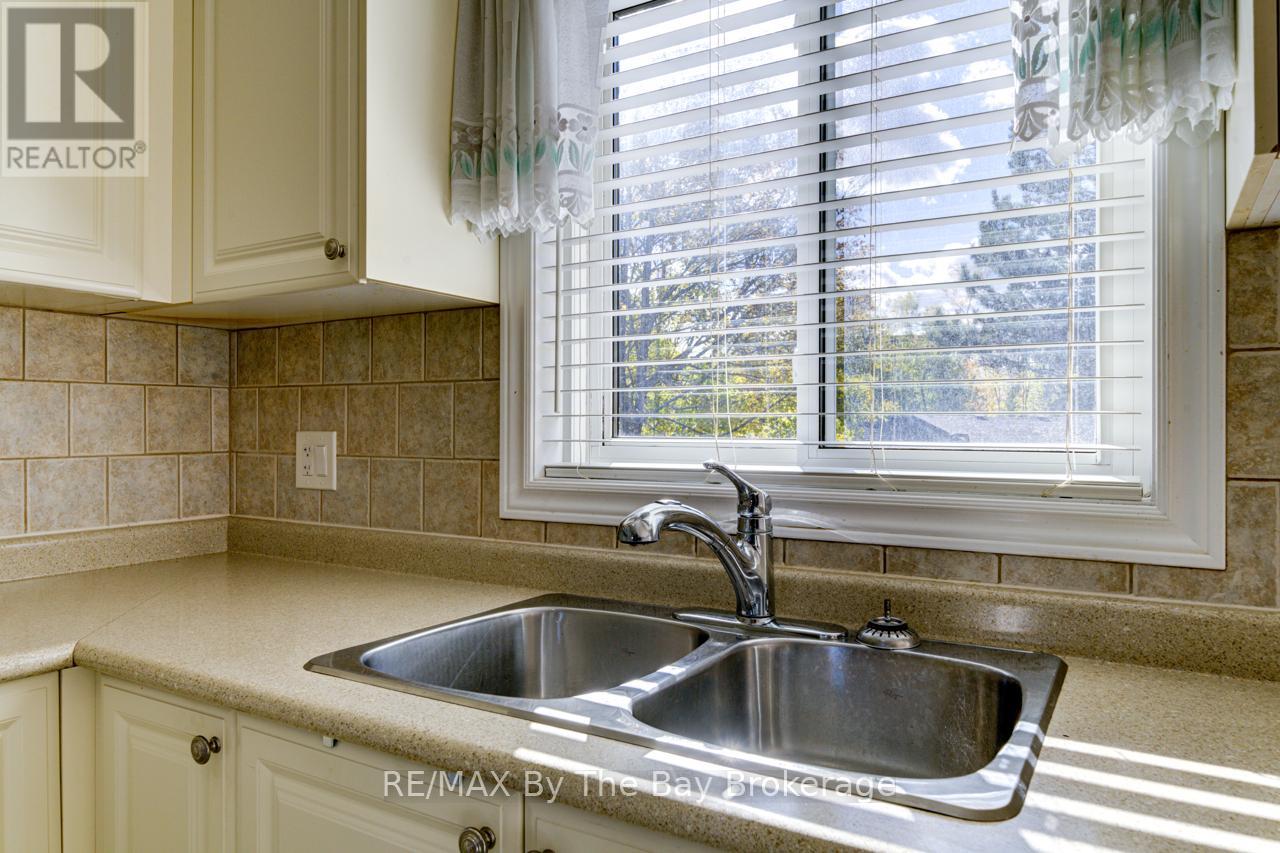 45 William Avenue, Wasaga Beach, Ontario  L9Z 2X3 - Photo 14 - S12524496