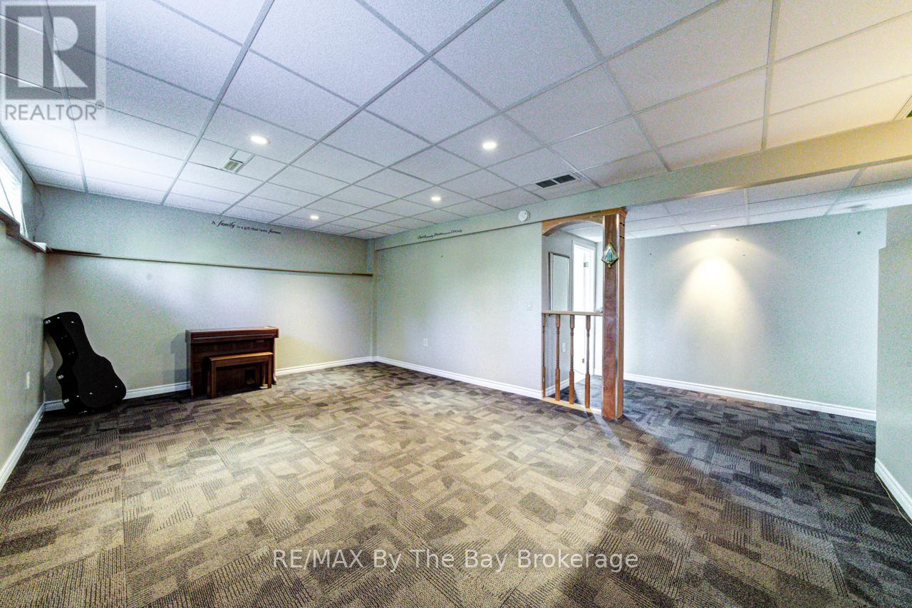 45 William Avenue, Wasaga Beach, Ontario  L9Z 2X3 - Photo 25 - S12524496