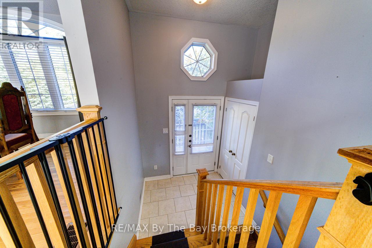 45 William Avenue, Wasaga Beach, Ontario  L9Z 2X3 - Photo 3 - S12524496