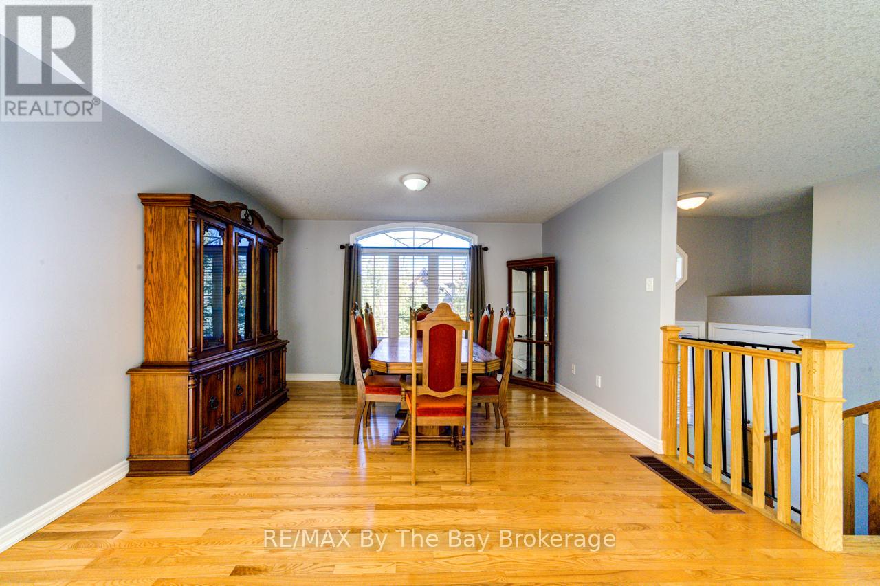 45 William Avenue, Wasaga Beach, Ontario  L9Z 2X3 - Photo 4 - S12524496