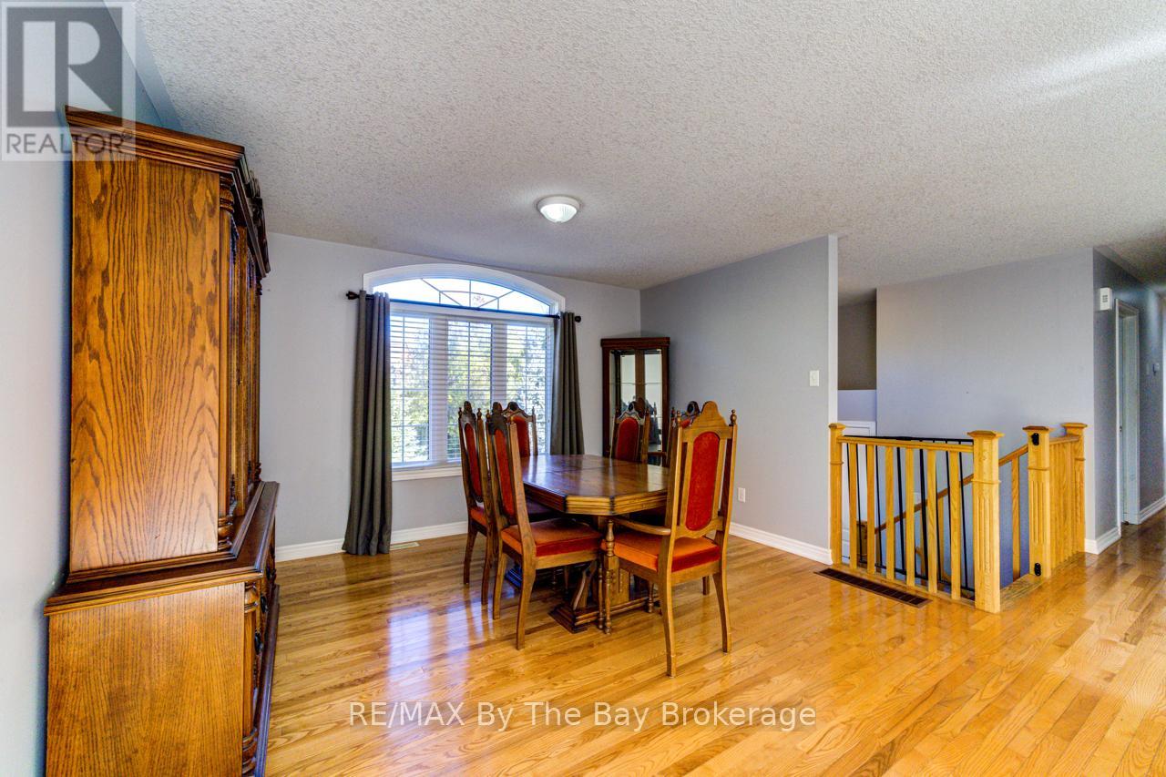 45 William Avenue, Wasaga Beach, Ontario  L9Z 2X3 - Photo 5 - S12524496