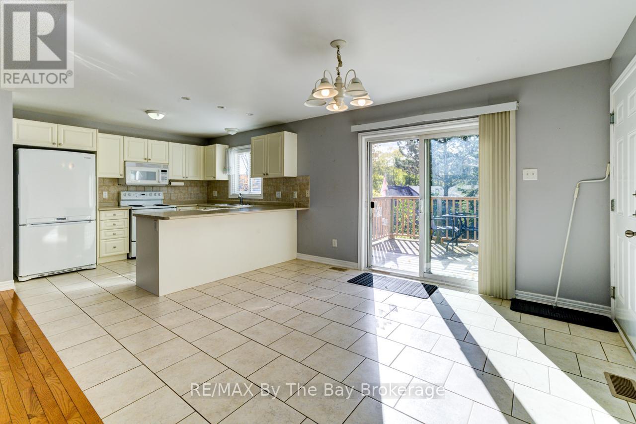 45 William Avenue, Wasaga Beach, Ontario  L9Z 2X3 - Photo 6 - S12524496