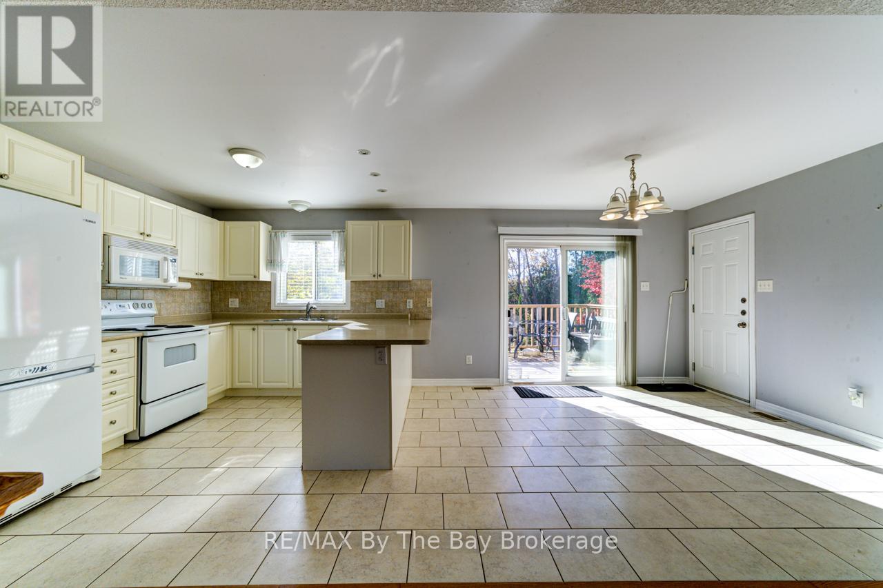 45 William Avenue, Wasaga Beach, Ontario  L9Z 2X3 - Photo 8 - S12524496