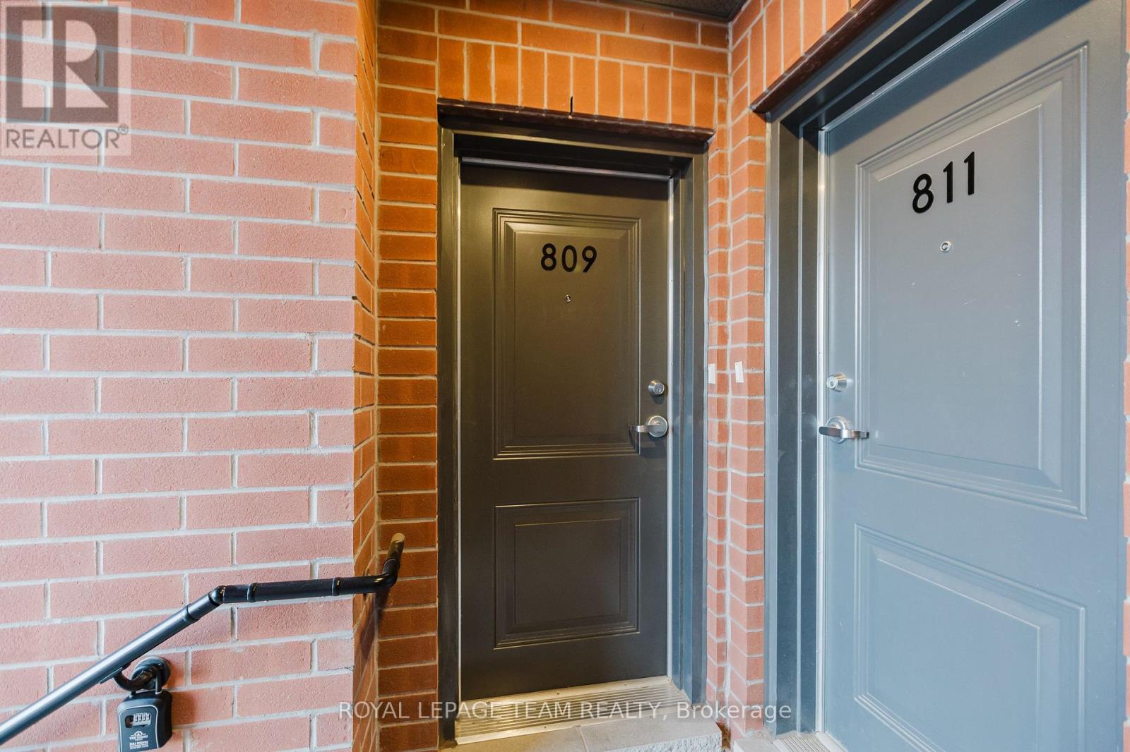 809 Silhouette Private, Ottawa, Ontario K2J 7J8 - Photo 2 - X12524460