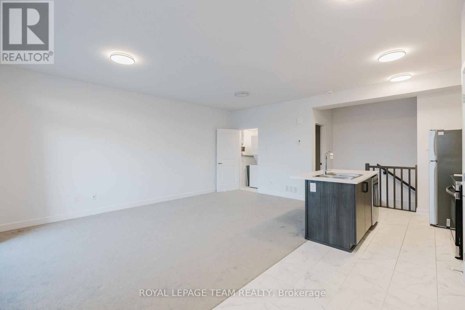 809 Silhouette Private, Ottawa, Ontario K2J 7J8 - Photo 3 - X12524460