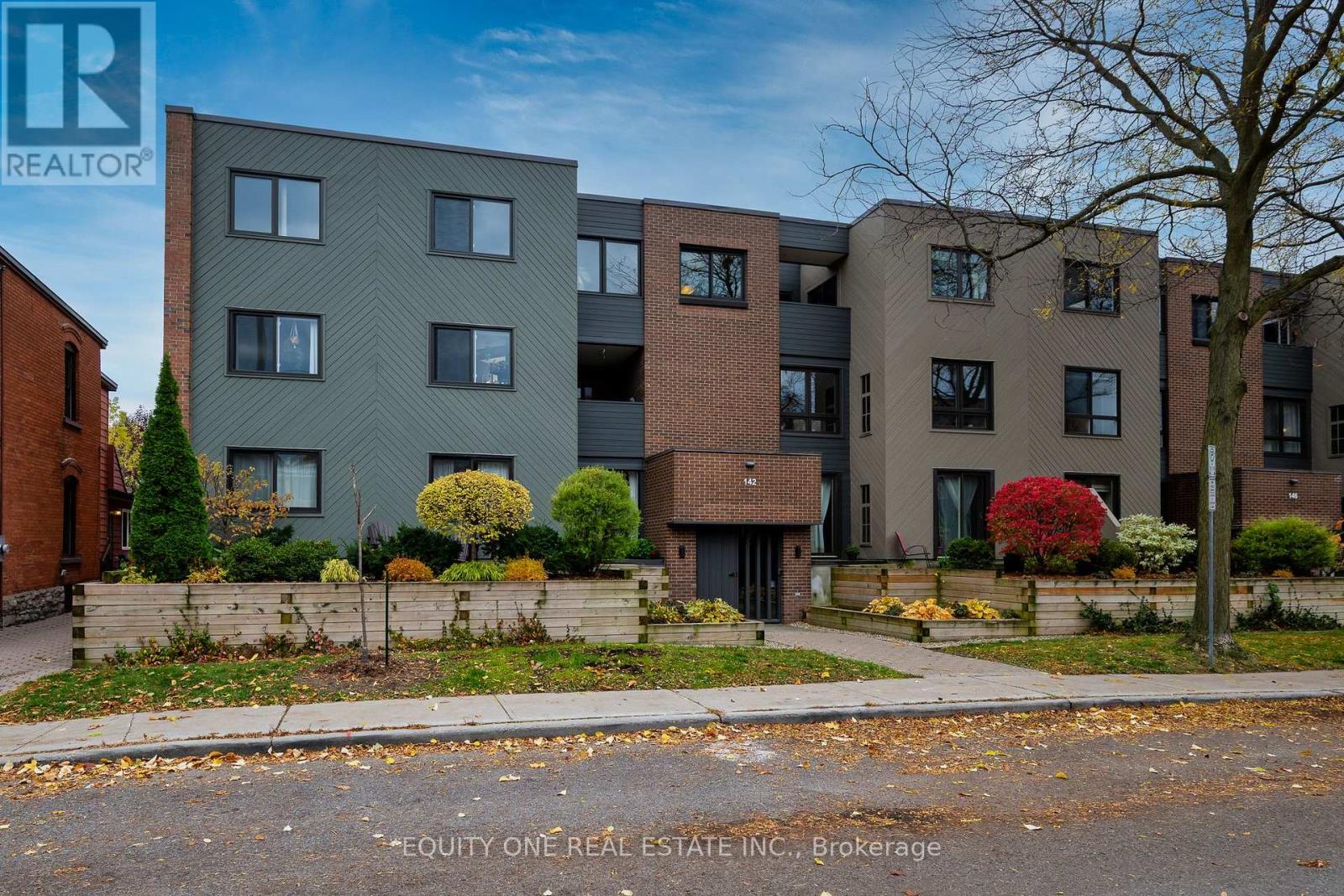 2b - 142 Waverley Street, Ottawa, Ontario K2P 0V4 - Photo 2 - X12524516