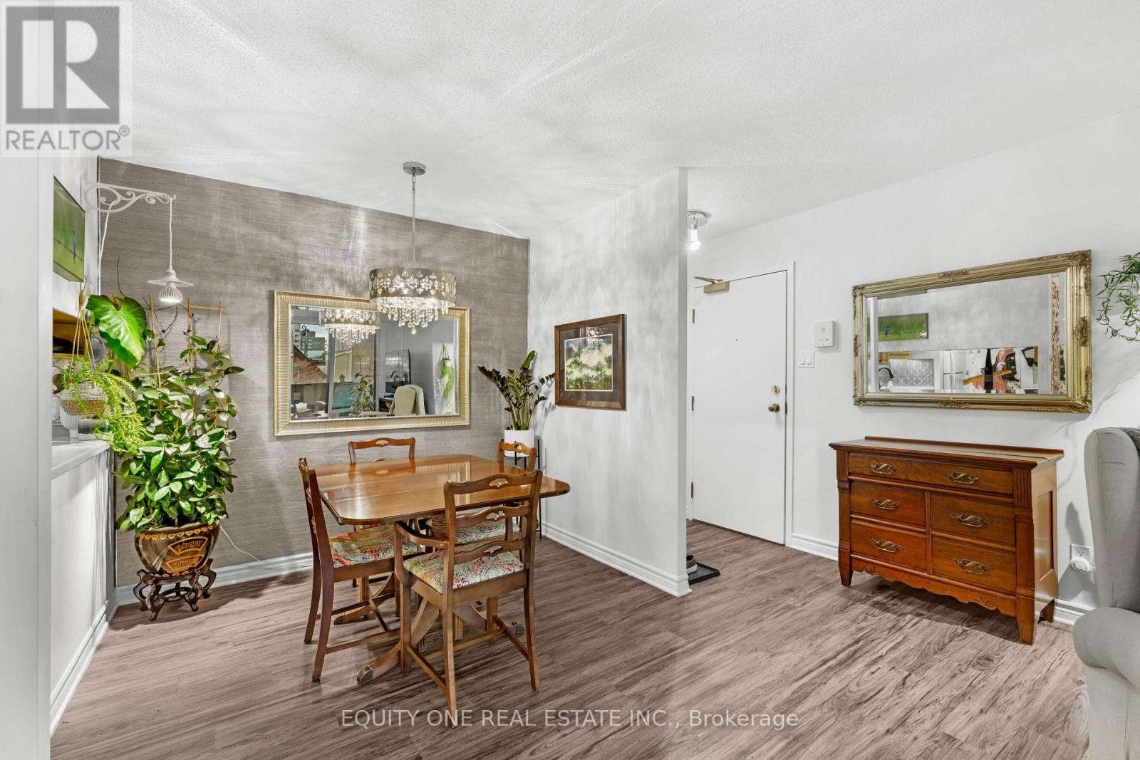 2b - 142 Waverley Street, Ottawa, Ontario K2P 0V4 - Photo 4 - X12524516