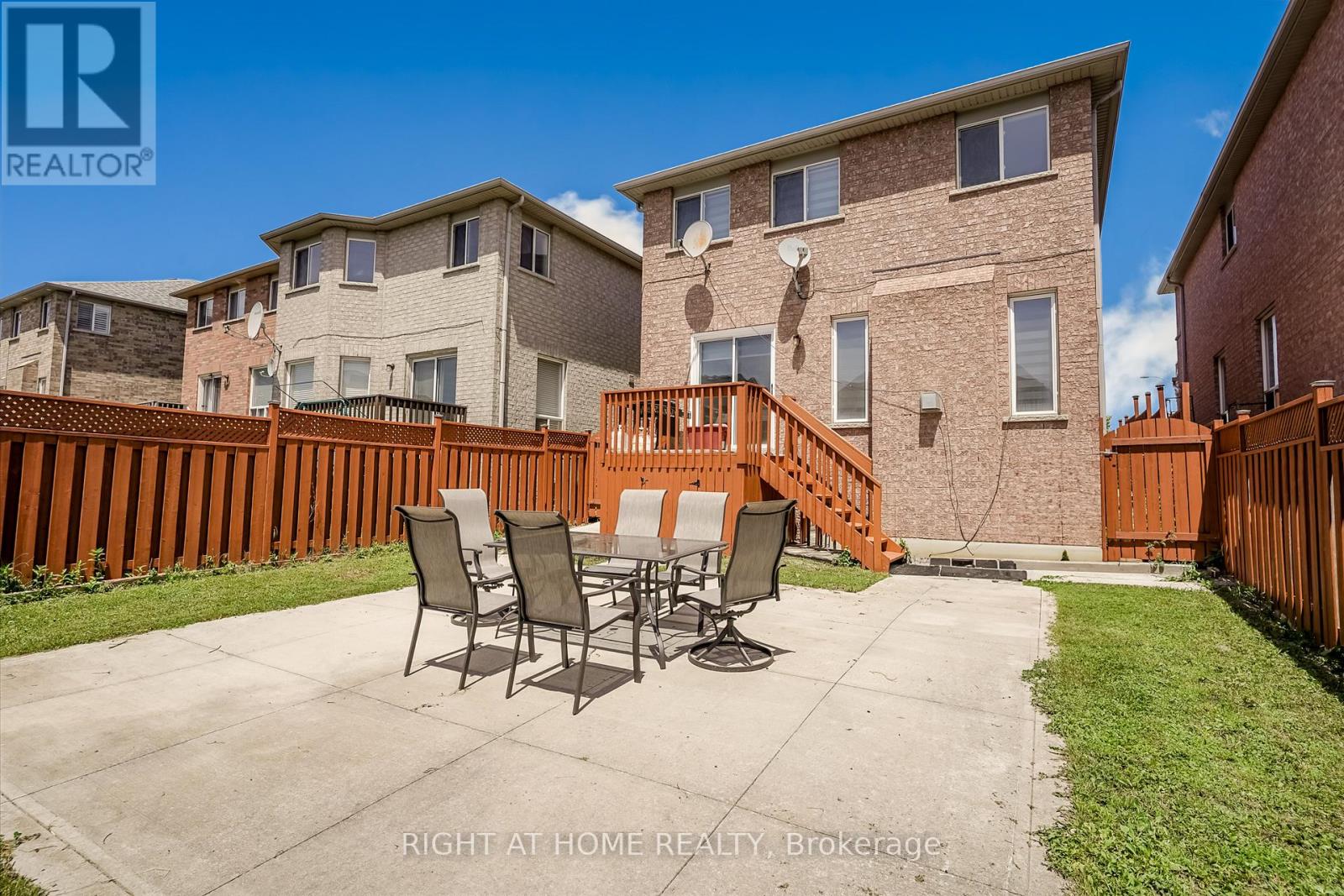 3470 Crimson King Circle, Mississauga, Ontario  L5N 8M9 - Photo 3 - W12524360