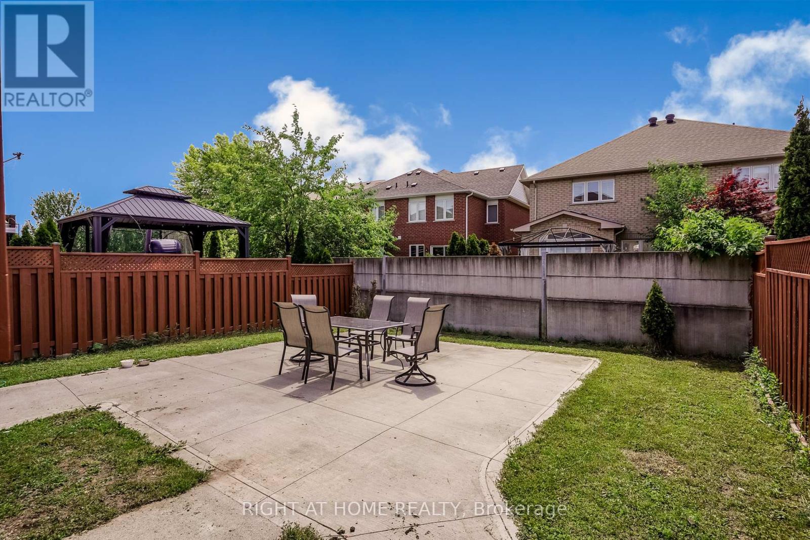 3470 Crimson King Circle, Mississauga, Ontario  L5N 8M9 - Photo 5 - W12524360