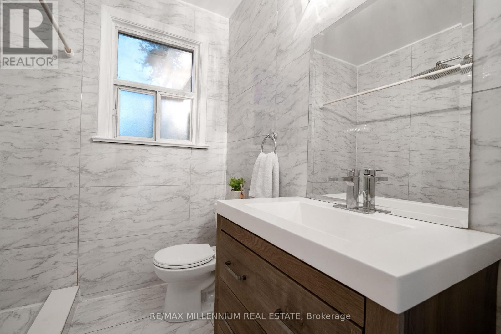 98 Stavely Crescent, Toronto, Ontario  M9W 2C8 - Photo 15 - W12524428