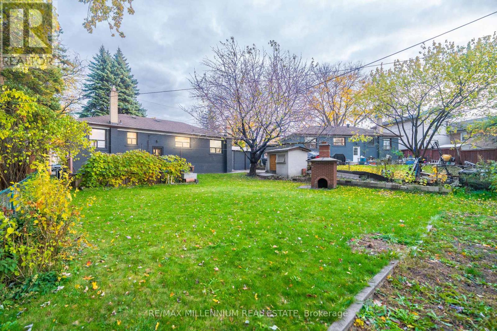 98 Stavely Crescent, Toronto, Ontario  M9W 2C8 - Photo 23 - W12524428