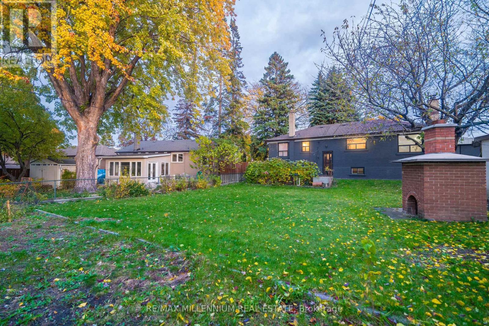 98 Stavely Crescent, Toronto, Ontario  M9W 2C8 - Photo 25 - W12524428