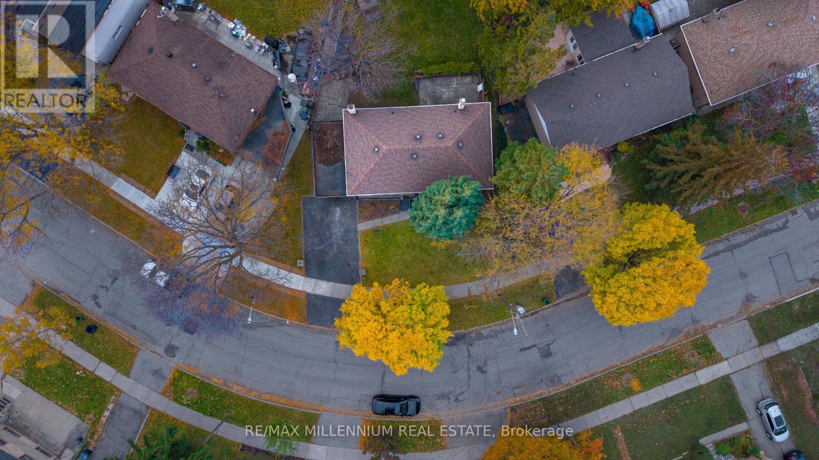 98 Stavely Crescent, Toronto, Ontario  M9W 2C8 - Photo 27 - W12524428