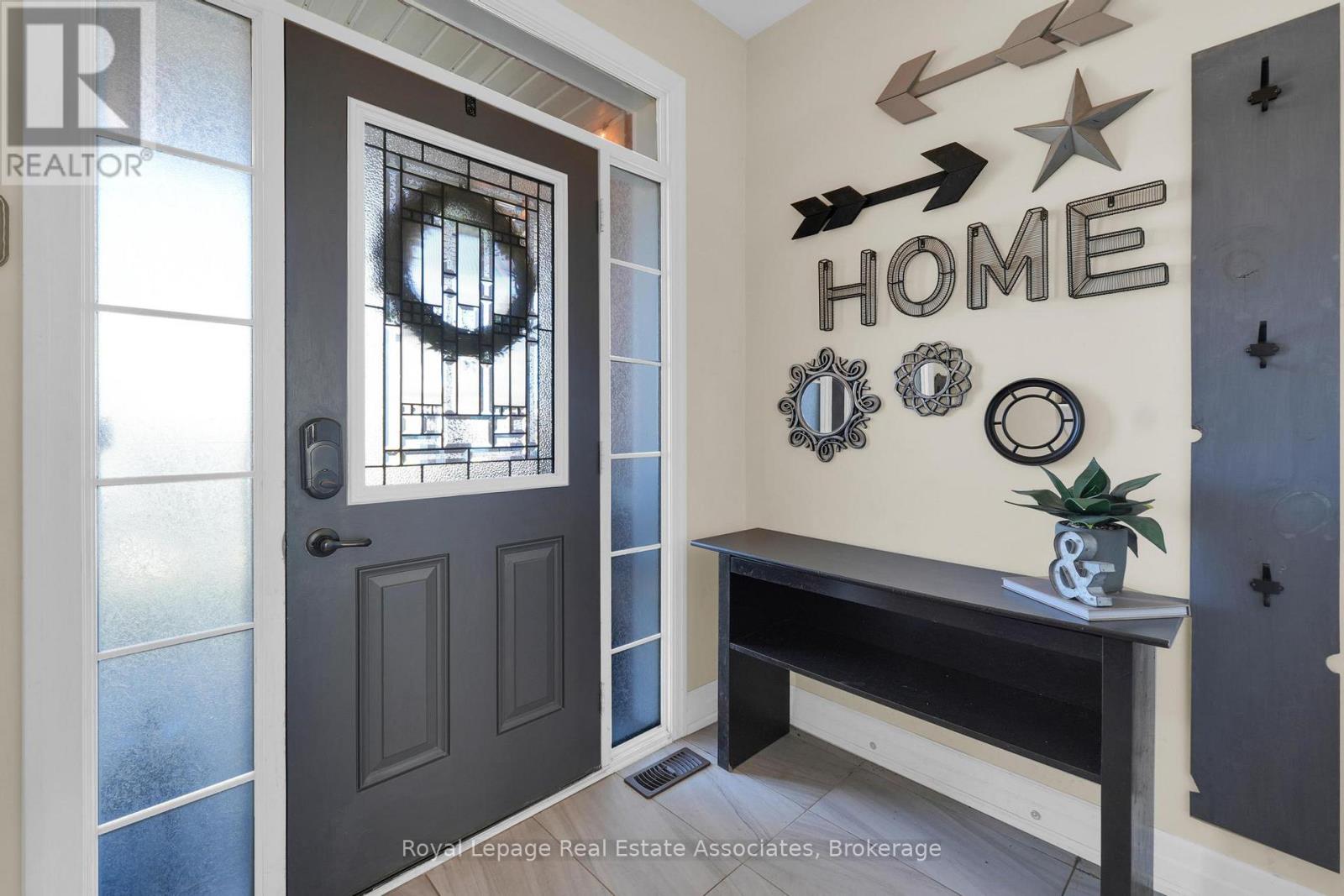 4316 Shuttleworth Drive, Niagara Falls, Ontario L2G 0X5 - Photo 4 - X12524422