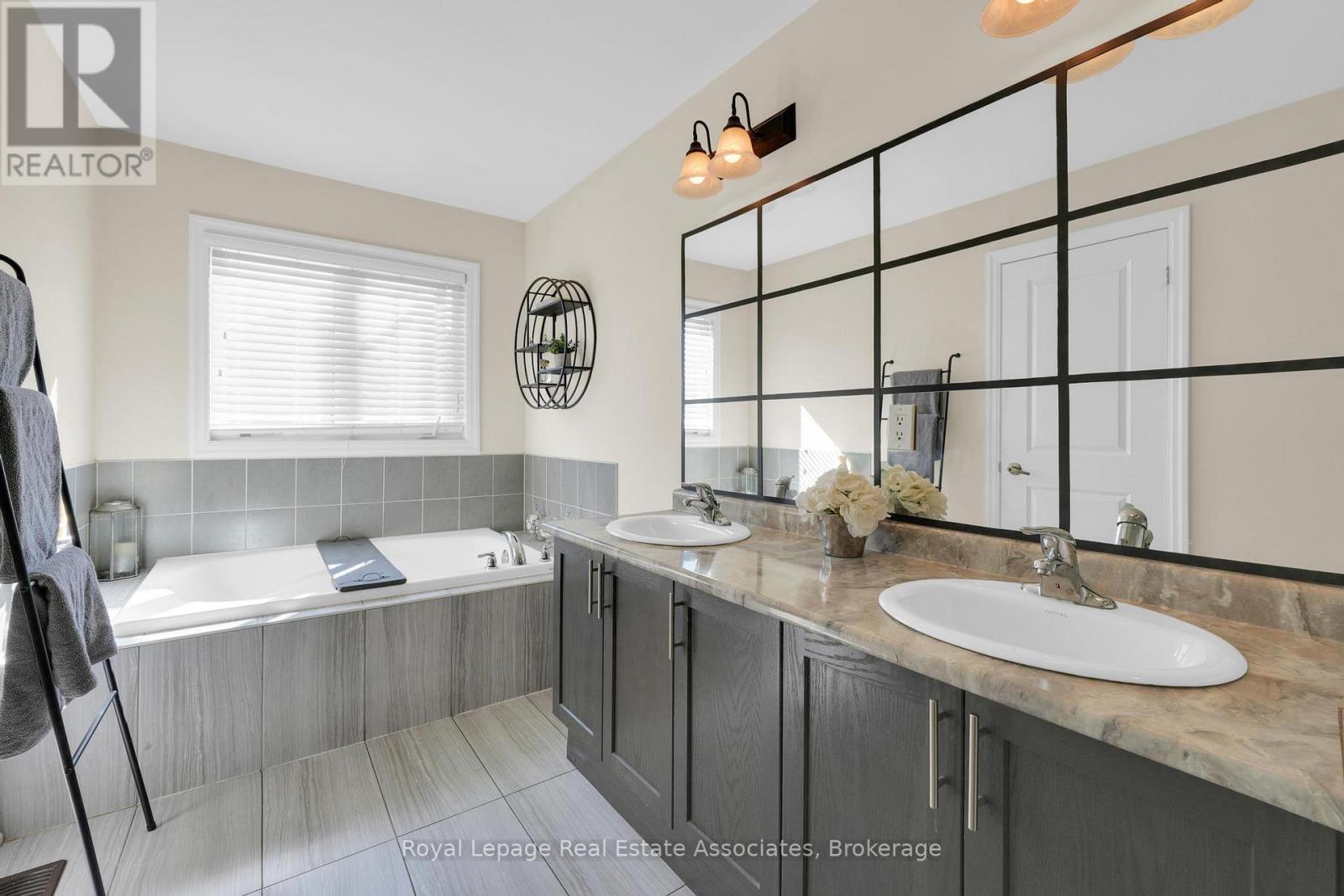 4316 Shuttleworth Drive, Niagara Falls, Ontario L2G 0X5 - Photo 42 - X12524422