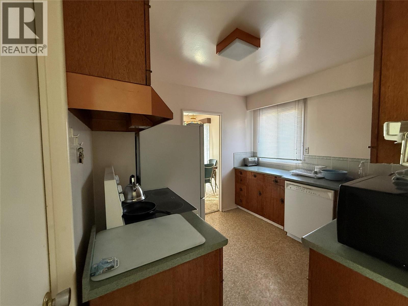 983 Fairview Road, Penticton, British Columbia  V2A 5Z1 - Photo 5 - 10366951