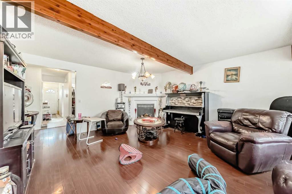 5611 Temple Drive Ne, Calgary, Alberta  T1Y 3R7 - Photo 3 - A2263006