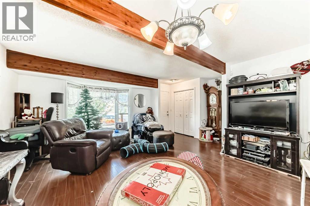 5611 Temple Drive Ne, Calgary, Alberta  T1Y 3R7 - Photo 5 - A2263006