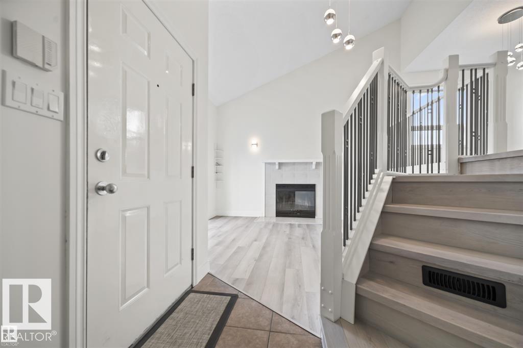 2505 38a St Nw, Edmonton, Alberta  T6L 4L6 - Photo 2 - E4465155