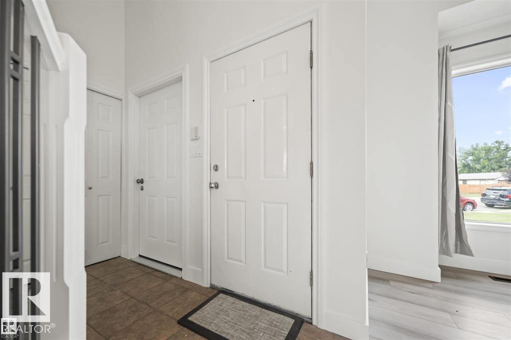 2505 38a St Nw, Edmonton, Alberta  T6L 4L6 - Photo 3 - E4465155