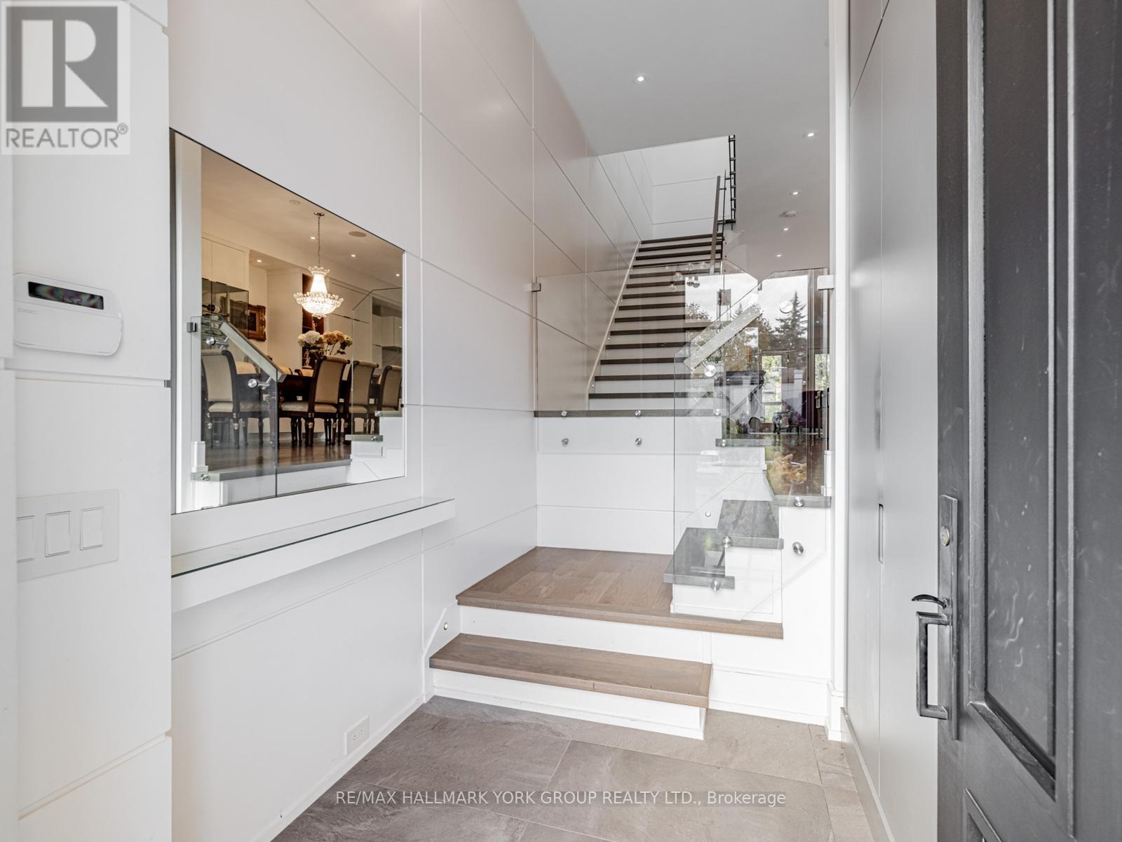 62 St Germain Avenue, Toronto, Ontario  M5M 1V8 - Photo 5 - C12524436